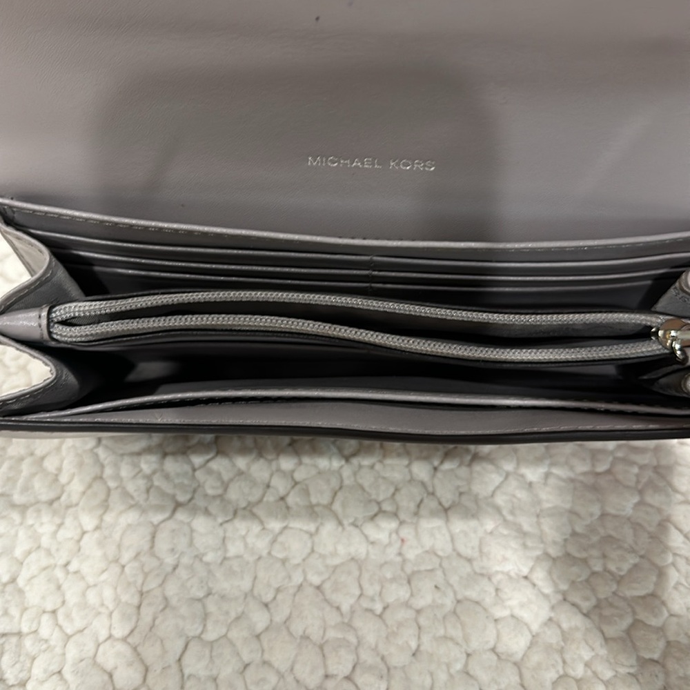 Michael Kors grey wallet - Picture 3 of 4